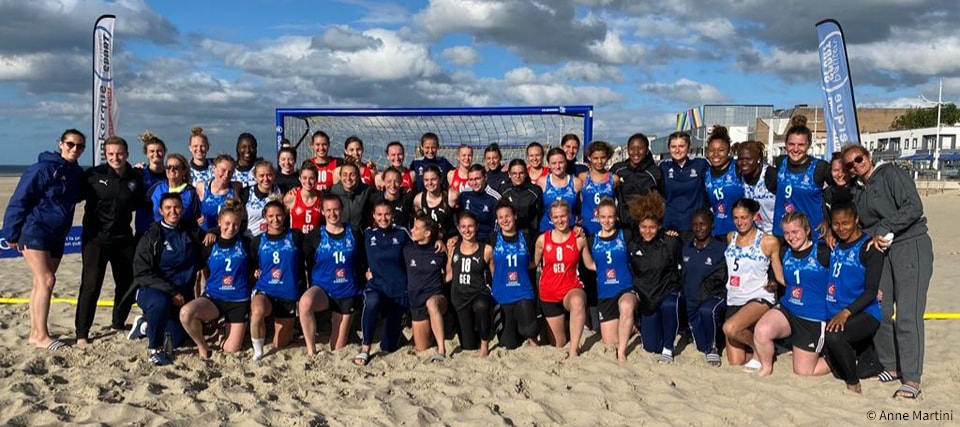 Photo groupe Anne Martini - Stage Beach Handball Féminin (7 au 11 juin à Dunkerque)